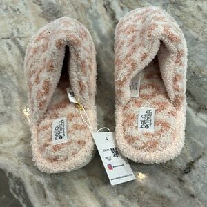 Super comfy brand new slippers